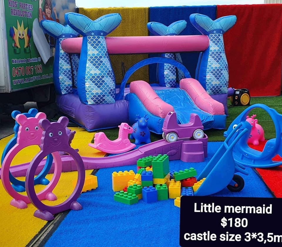 Jumping castle weekend hire photo 4