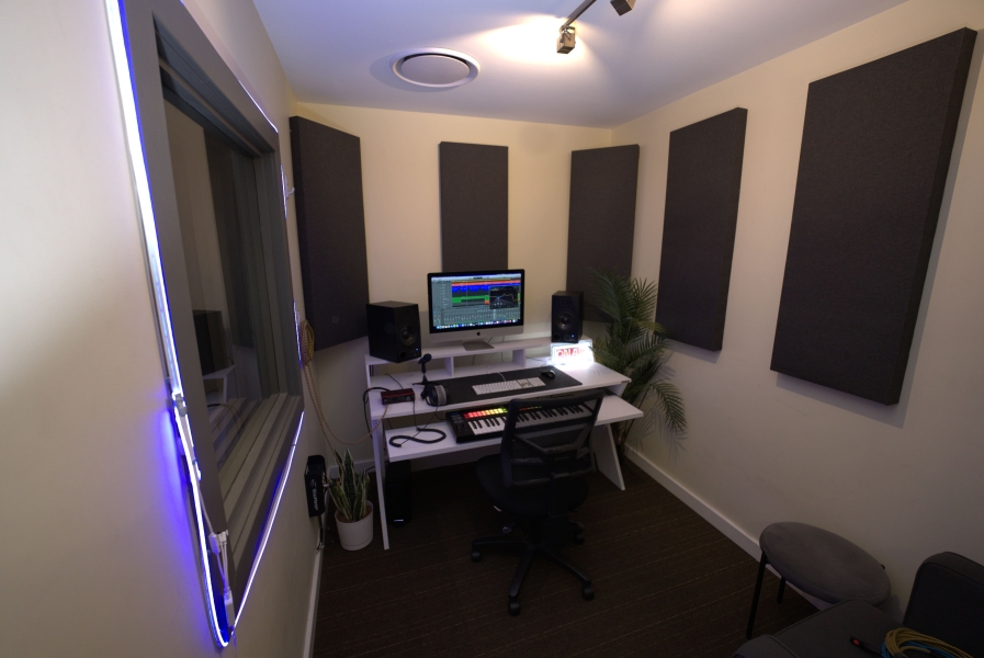 Charlie Studio photo 4