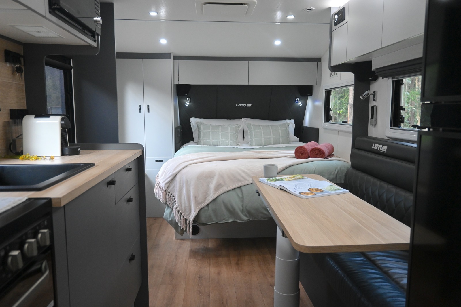 Hello Campers - Lotus Trooper photo 8