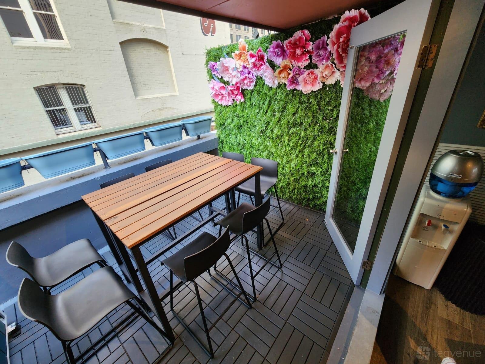 Small Balcony at Loft on George photo 5