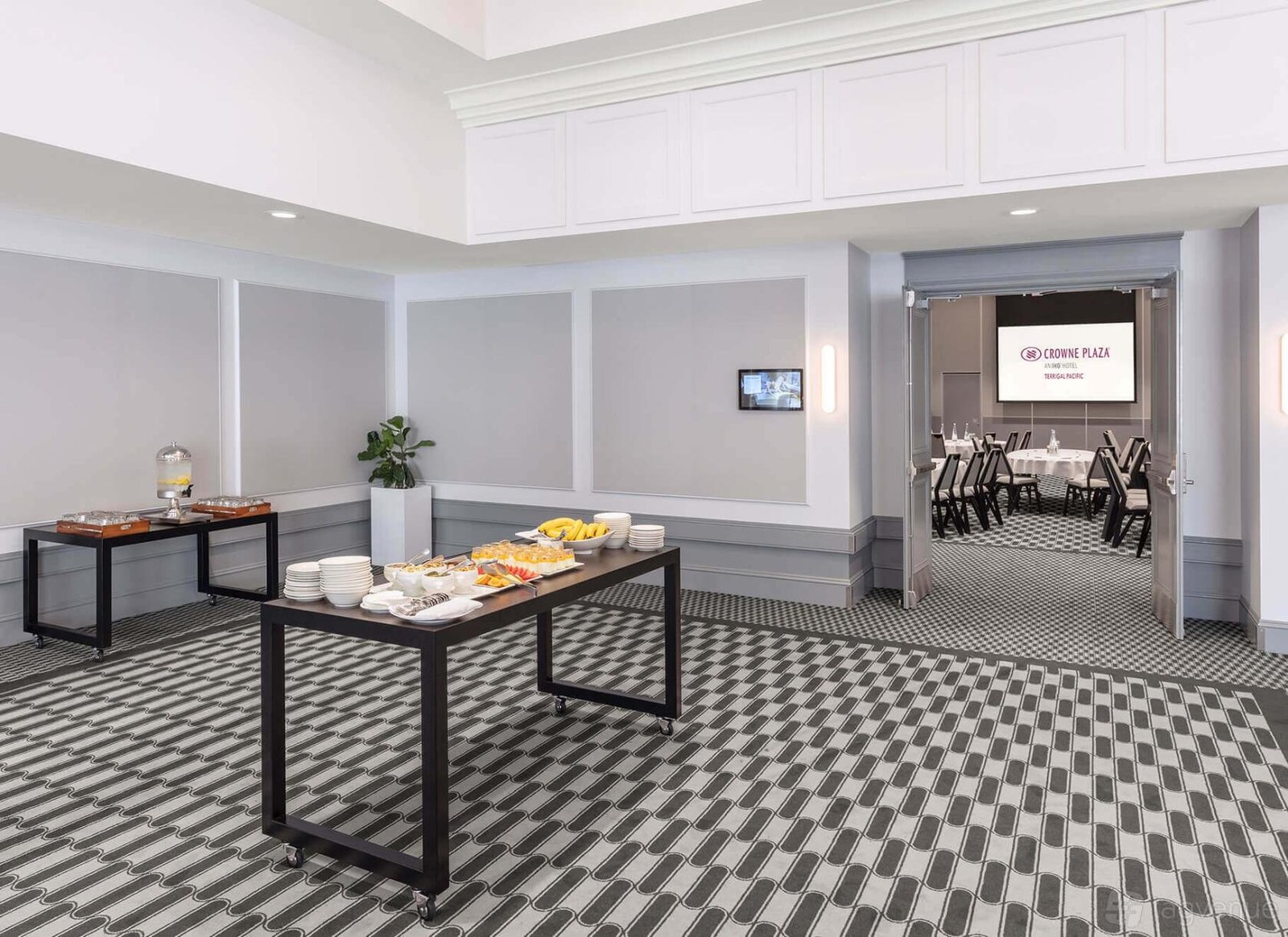 Hawkesbury Lobby at Crowne Plaza Terrigal Pacific photo 4