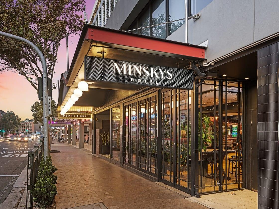 Piano Bar at Minskys Hotel photo 6