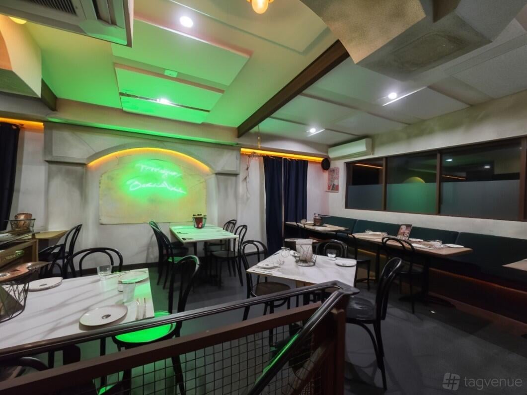 Whole Venue at Farina Pizzeria Roseville Chase photo 5
