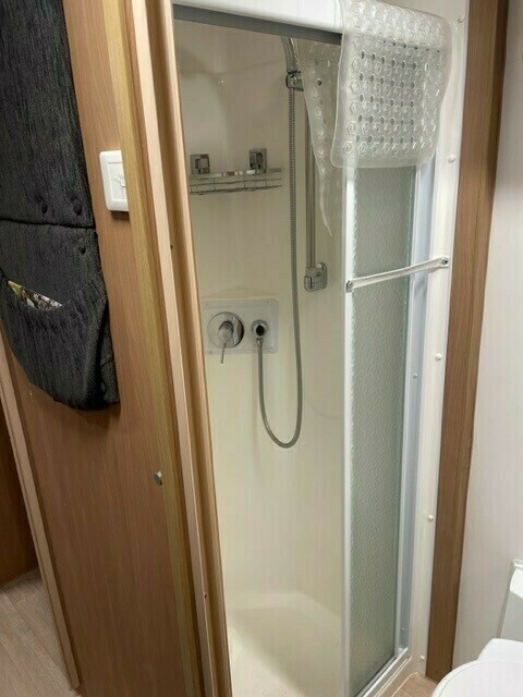 Jayco Starcraft Triple Bunk Family Caravan photo 9