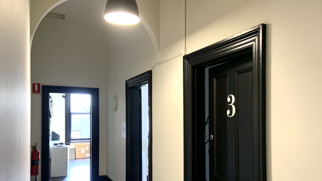 Private office close to Station photo 4