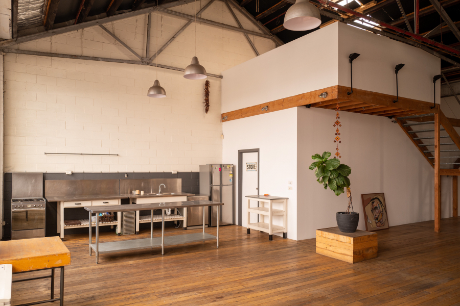 Loft style warehouse photo 4