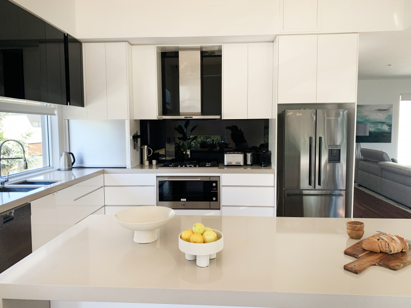 Spacious open plan kitchen and dining area photo 9