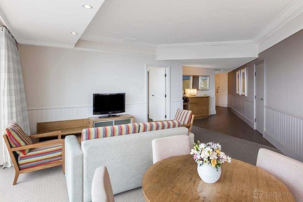 MacMasters Room at Crowne Plaza Terrigal Pacific photo 6