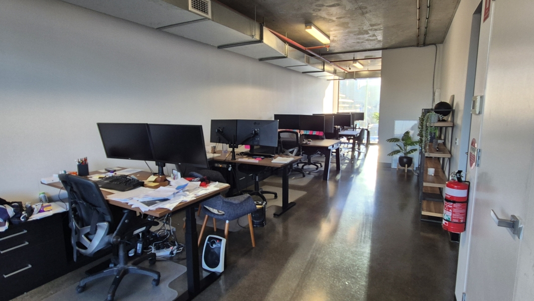 Modern Space w/ Exceptional CBD Views & Rooftop photo 4