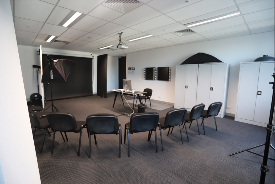 Versatile and Professional Photography Studio photo 2