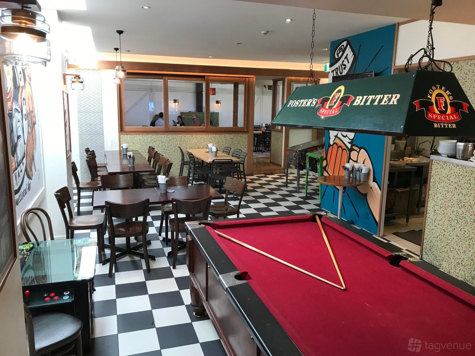 1/2 Lodge Lounge at Forest Lodge Hotel photo 7