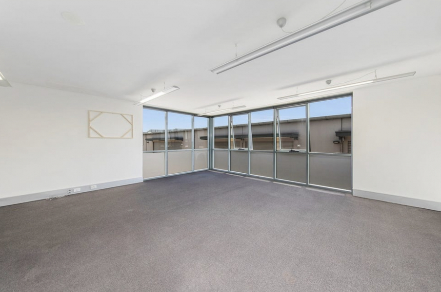 Large whole private studio/ office space photo 3