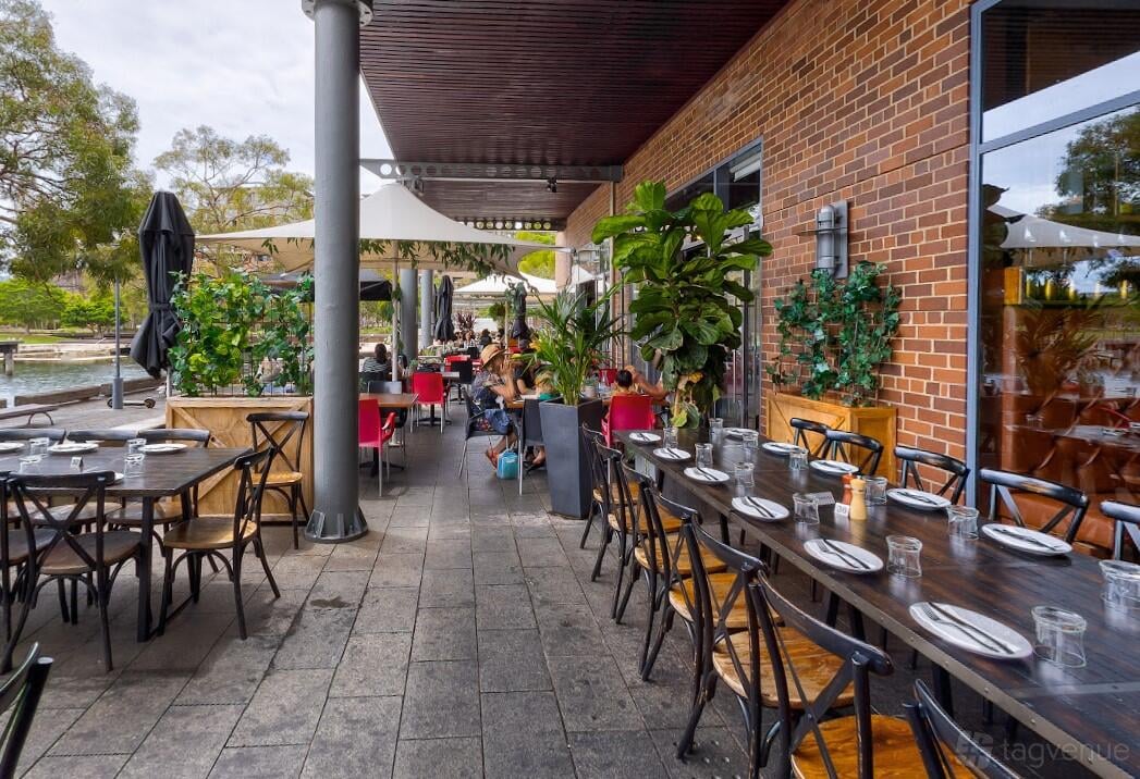 Outdoor Patio at Elements Bar & Grill Pyrmont photo 2