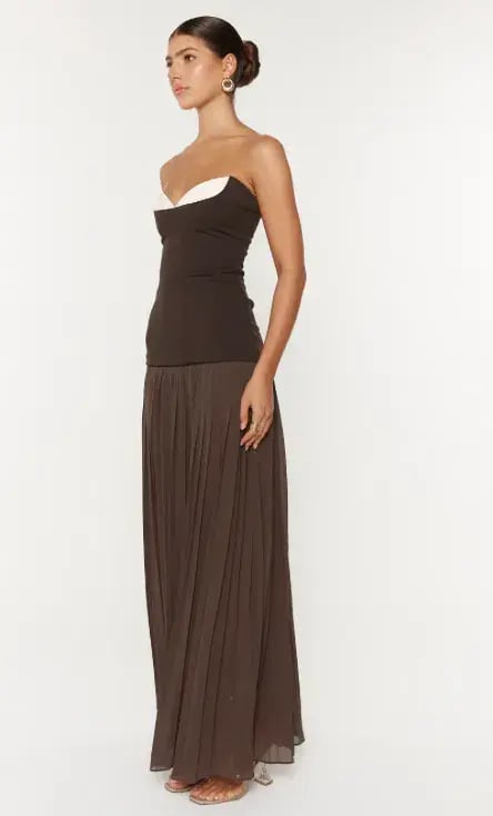 She is Olla Nicolette Maxi in Espresso Size 6 photo 2