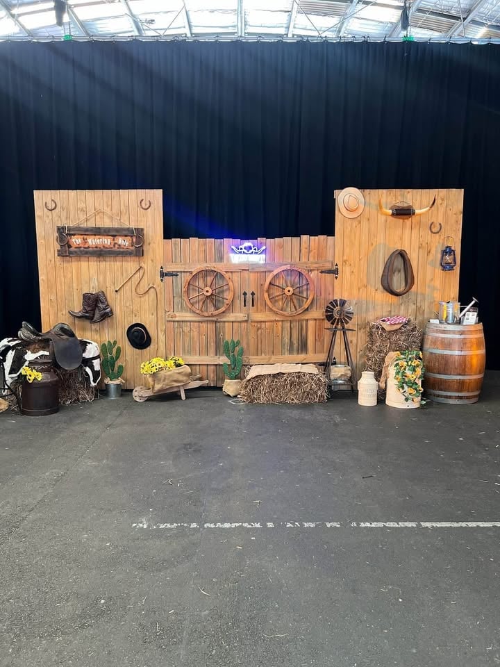 Country backdrop and prop hire photo 4