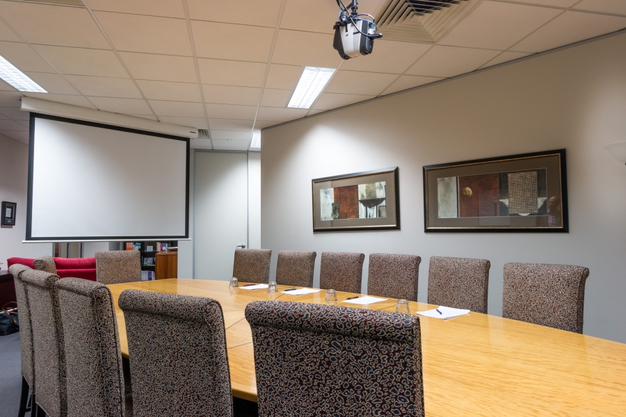 Creative & Collaborative Shared Office Environment photo 3