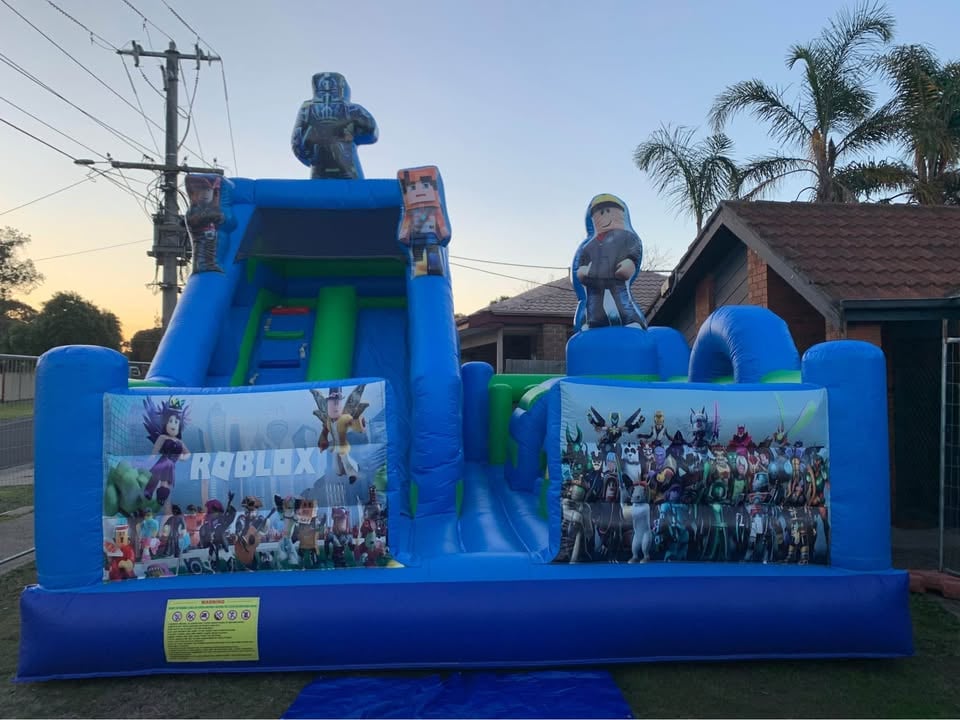 ROBLOX Jumping Castle For Hire w/ FREE Bubble Machine photo 4
