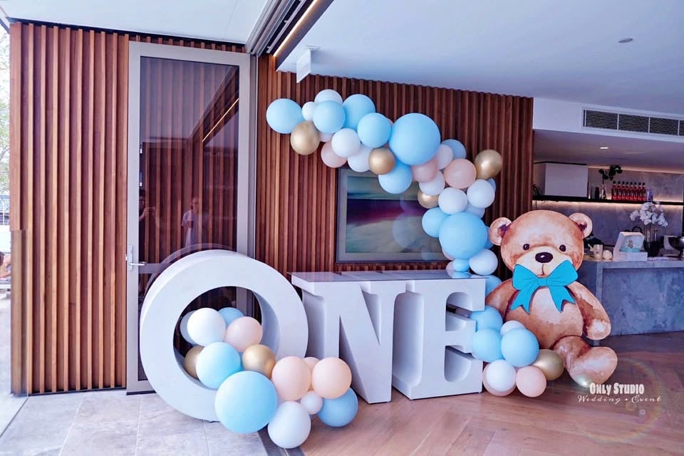 Balloon and Prop Hire photo 10