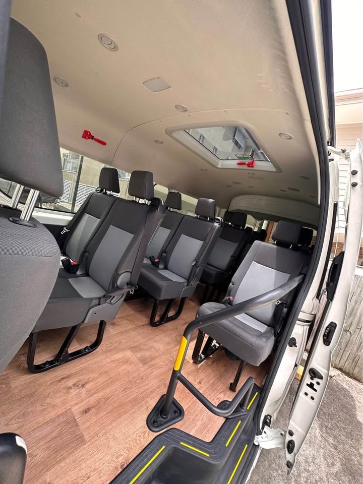 12 Seater Toyota Hiace bus for hire (daily hire or long term photo 5