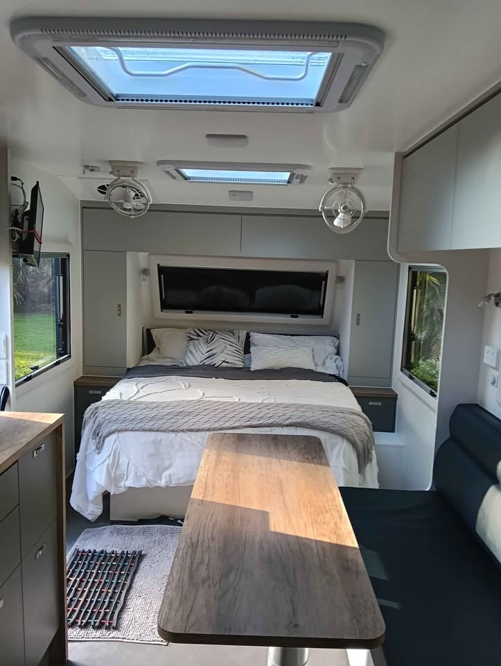CARAVAN FOR HIRE $250/day photo 5