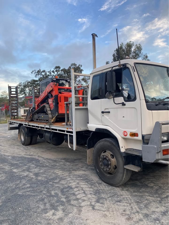 5t excavator wet hire photo 3