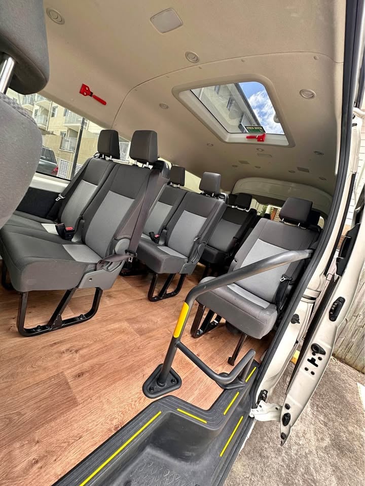 12 Seater Toyota Hiace bus for hire (daily hire or long term photo 3