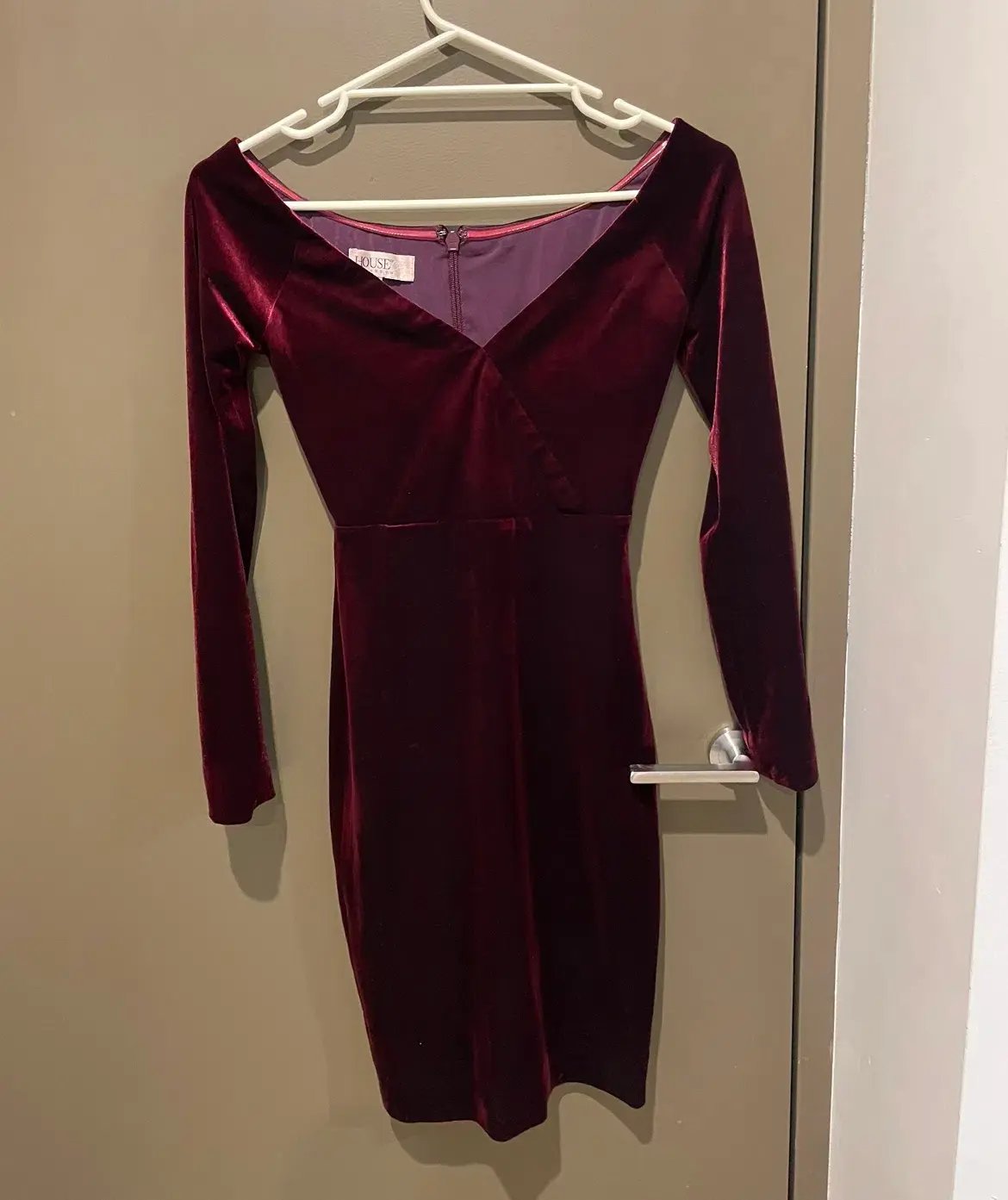 House Of CB Martinella  Velvet Off Shoulder Pencil Dress Red Wine Size 6 photo 3