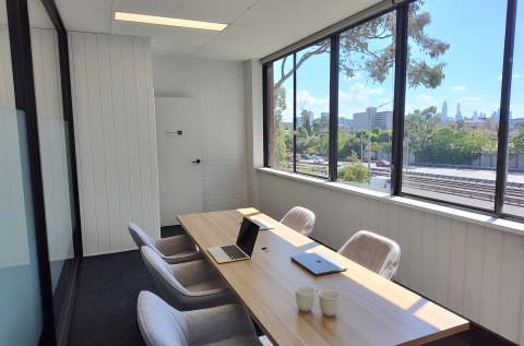 Large sunlit studio for lease, All Bills included photo 9