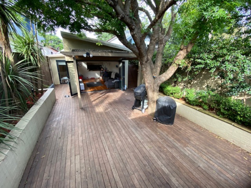 Lilyfield Ultra spacious Living and Deck photo 2