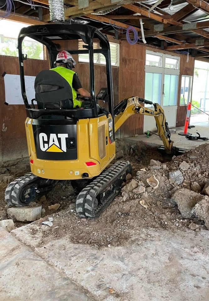 Excavator wet hire photo 9