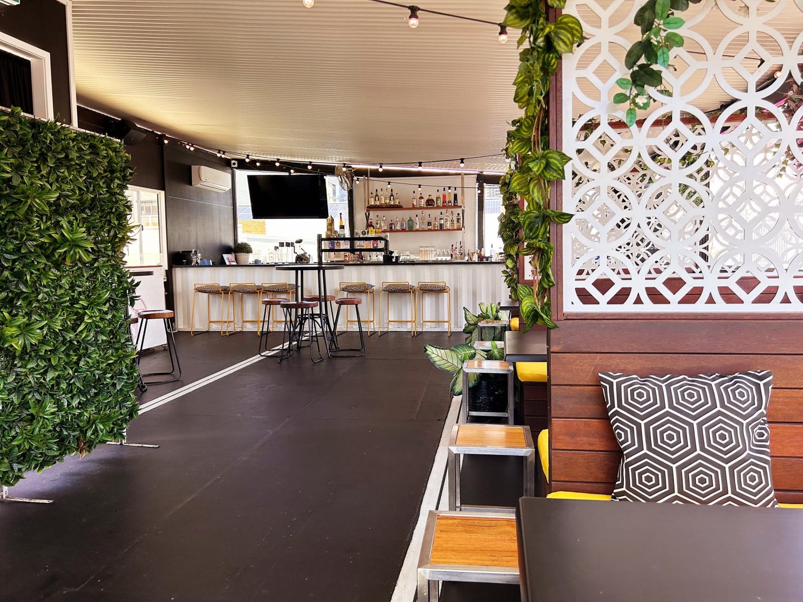 Breeze Bar at Summa House photo 13
