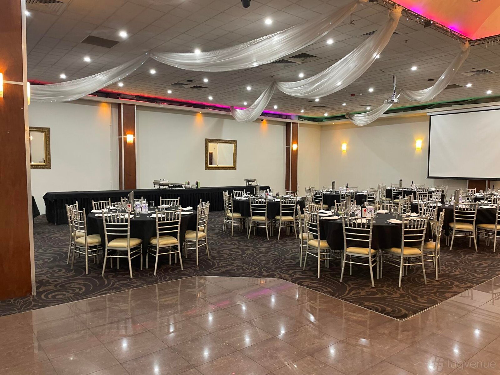 Ballroom at Parra Villa Function Lounge photo 8