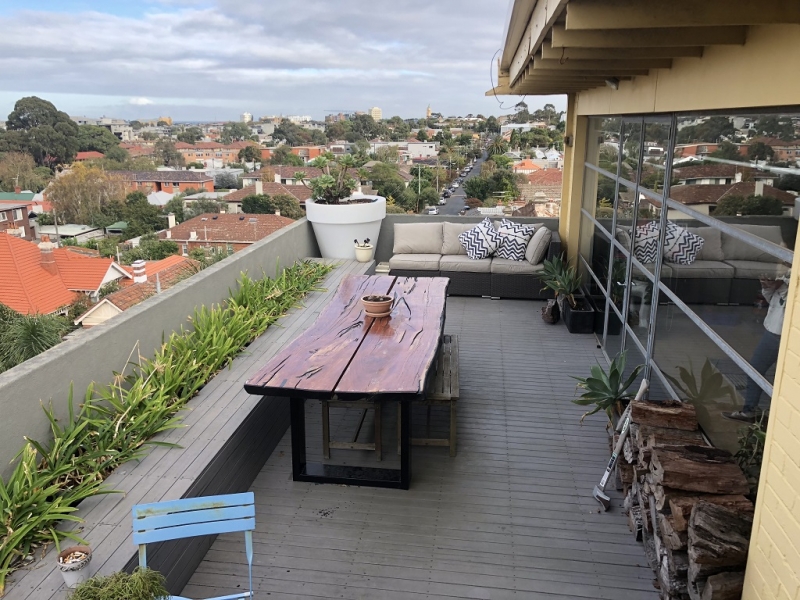 Light-filled Rooftop Penthouse photo 3