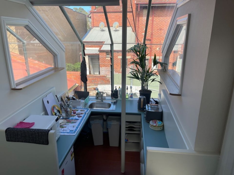 Large sunlit studio for lease, All Bills included photo 7
