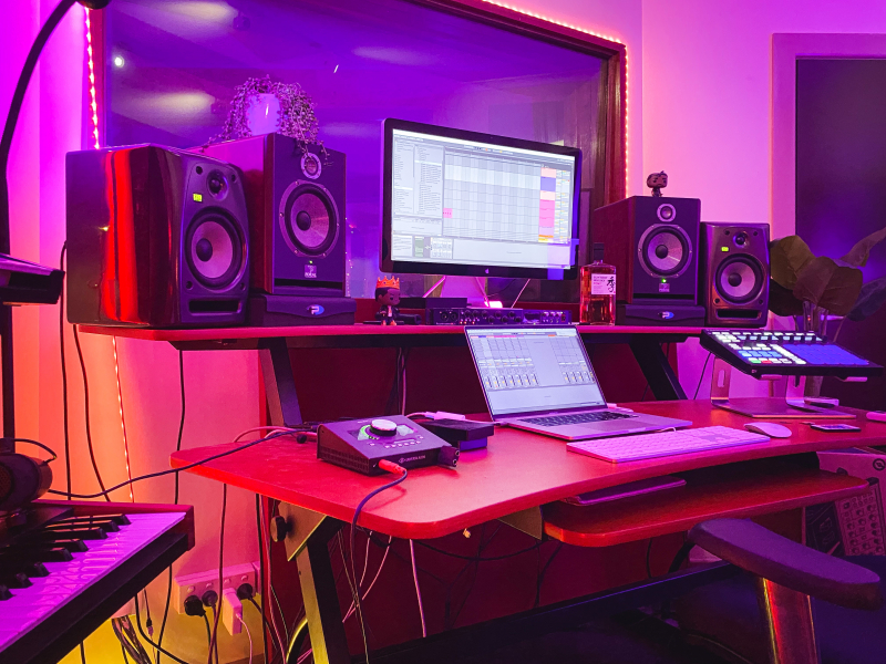 Songwriting/Production & Vocal Recording Studio photo 3