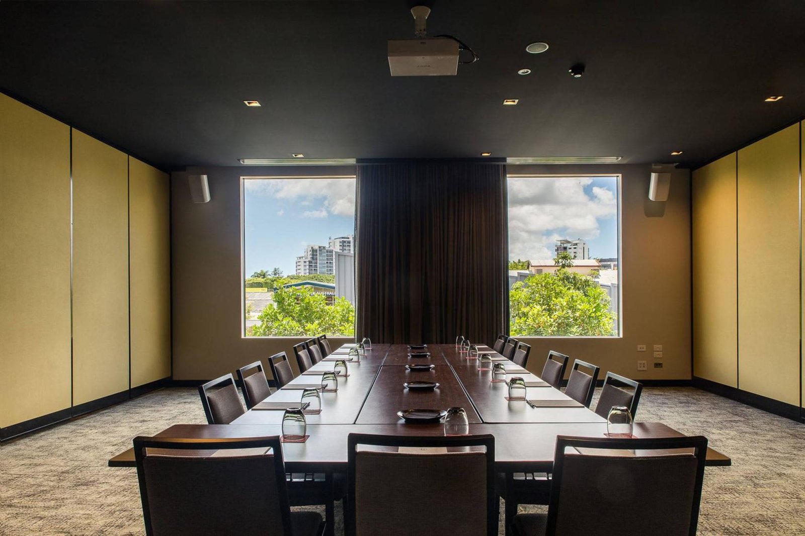 Podium 2 at Rydges Fortitude Valley Brisbane photo 4