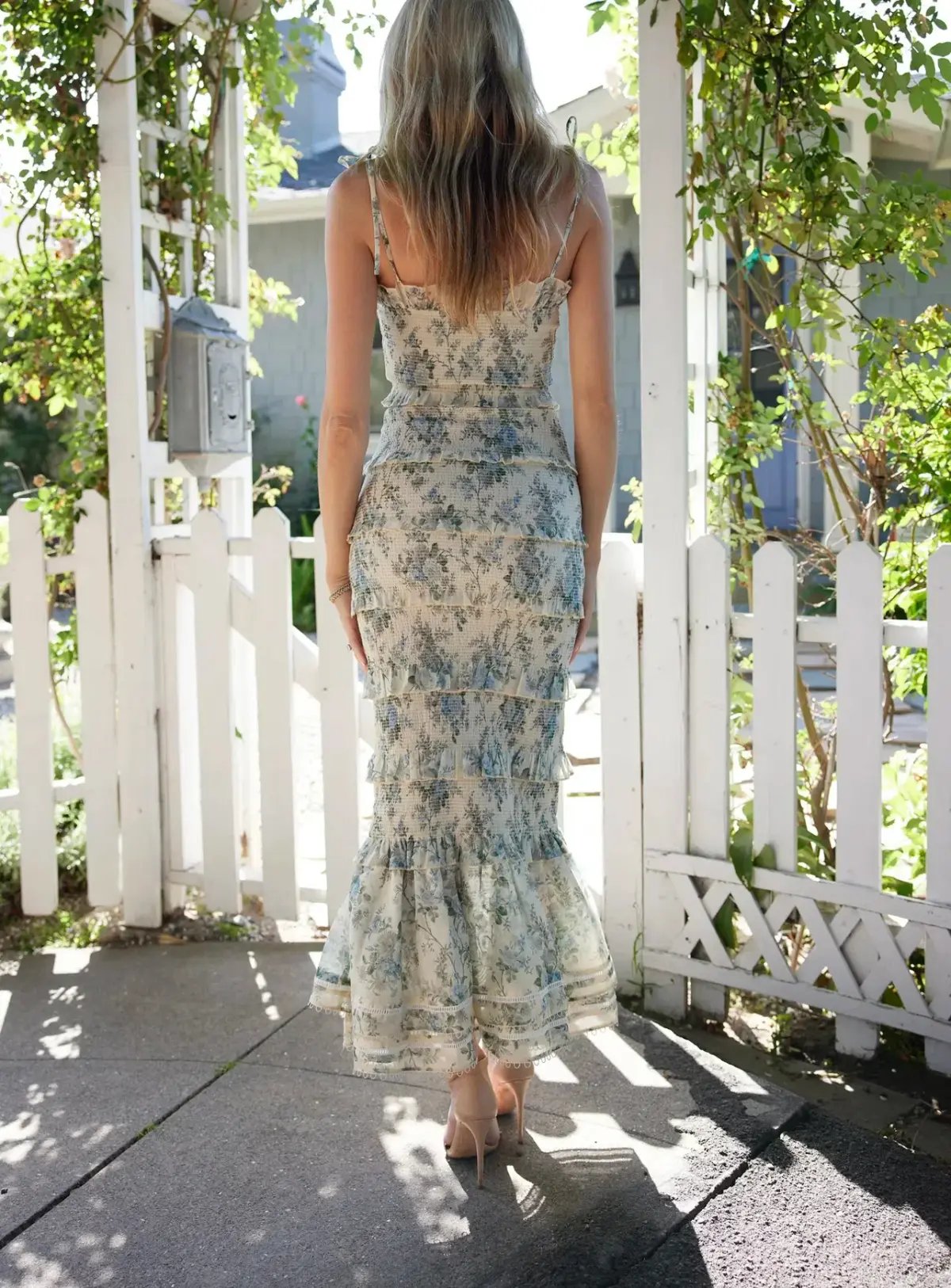 V. Chapman - The Geranium Dress in Blue Bouquet - Size 6 photo 2