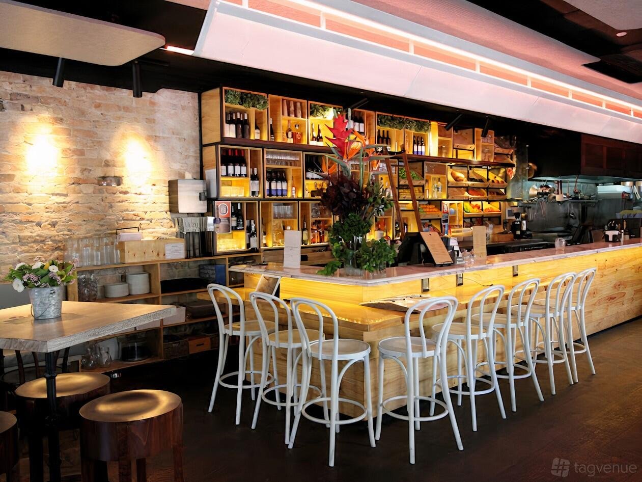 Main Bar at Phoenix Hotel photo 3