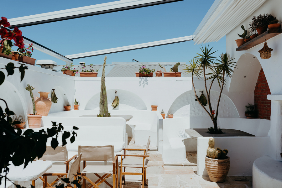 The Golden Fleece Hotel Bar and Rooftop photo 4
