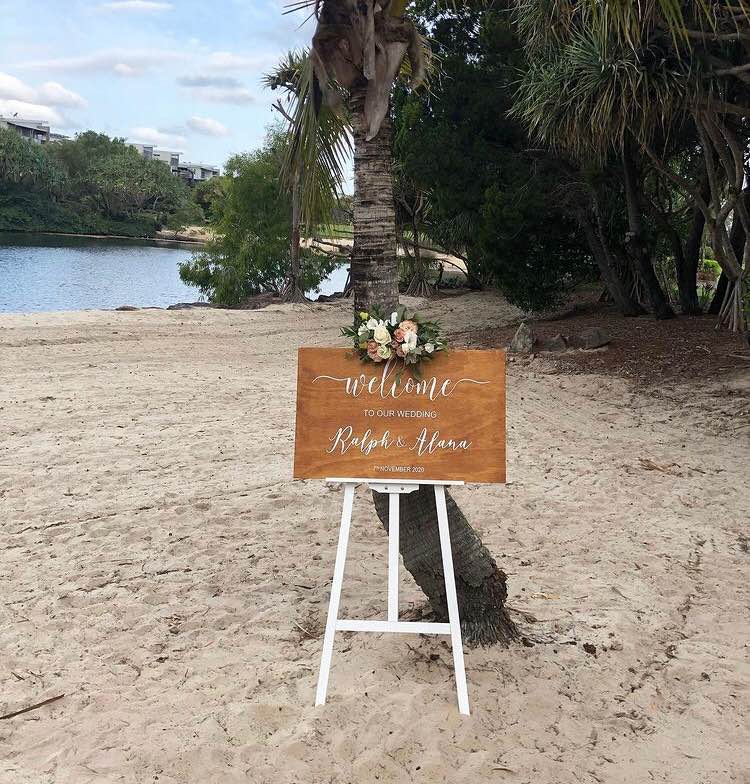**HIRE** Wooden Easel photo 4