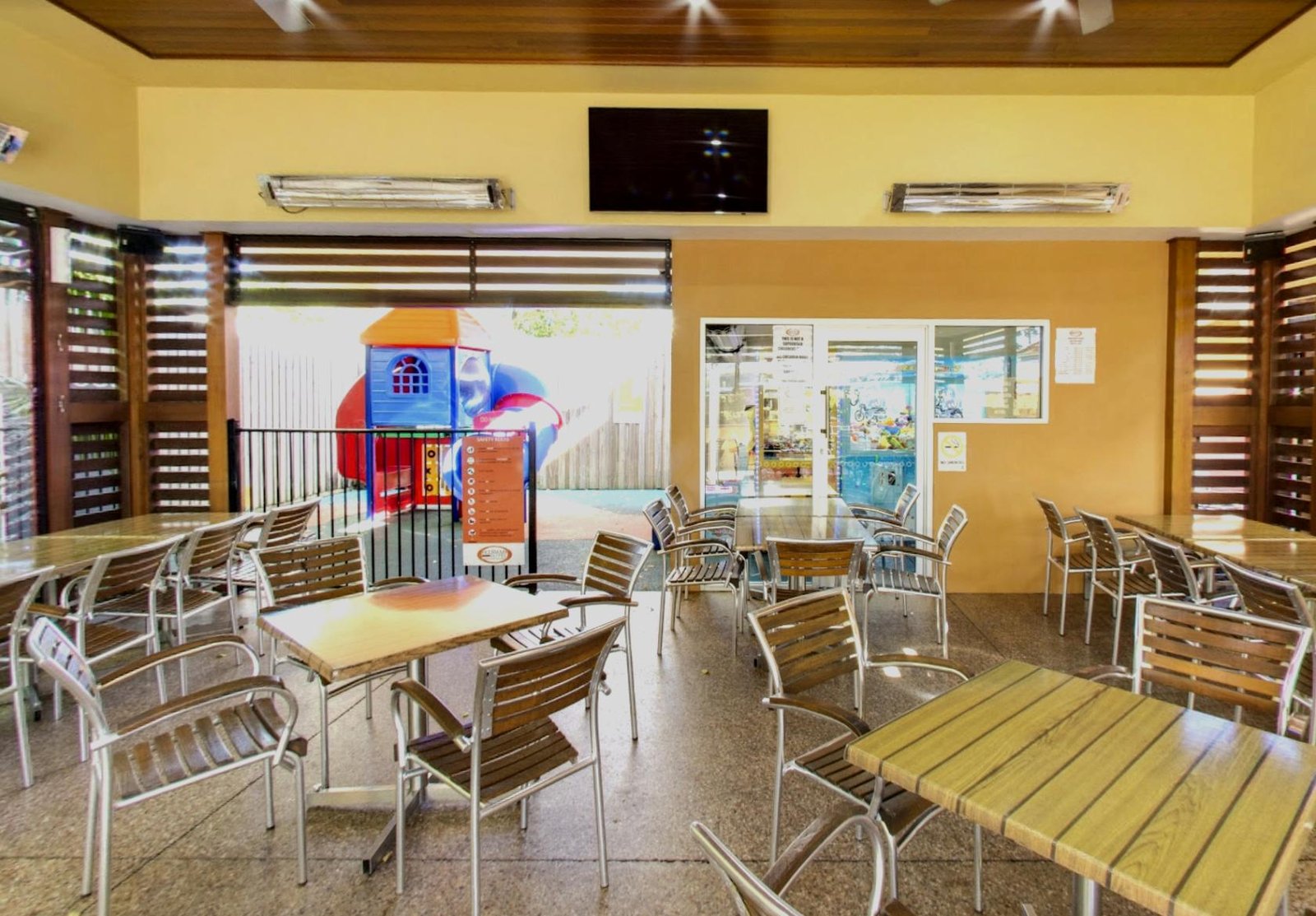 Undercover Beer Garden at Beerwah Hotel photo 4