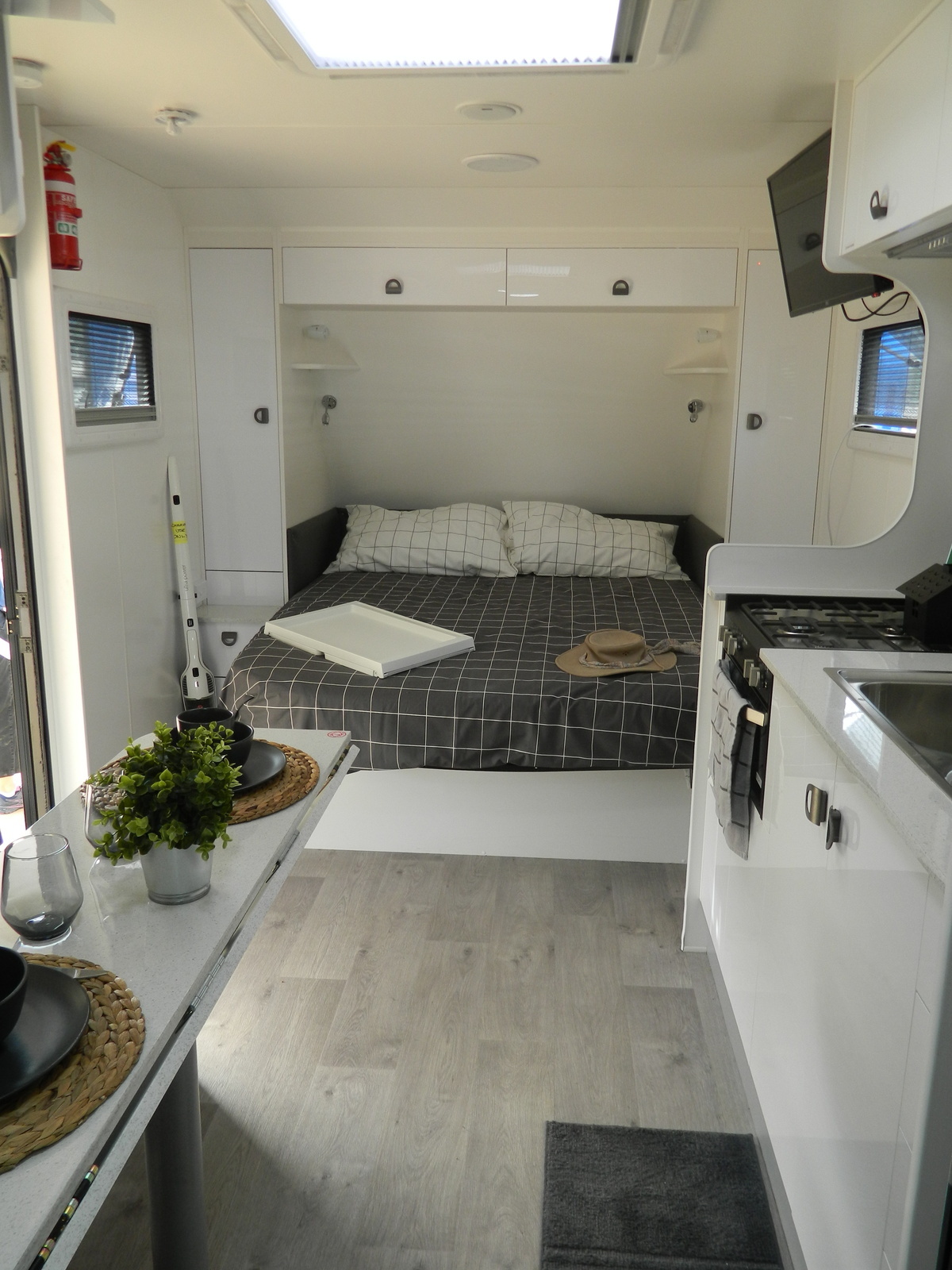 Holiday Road (J) - 2021 New Age Road Owl RO21BE photo 2