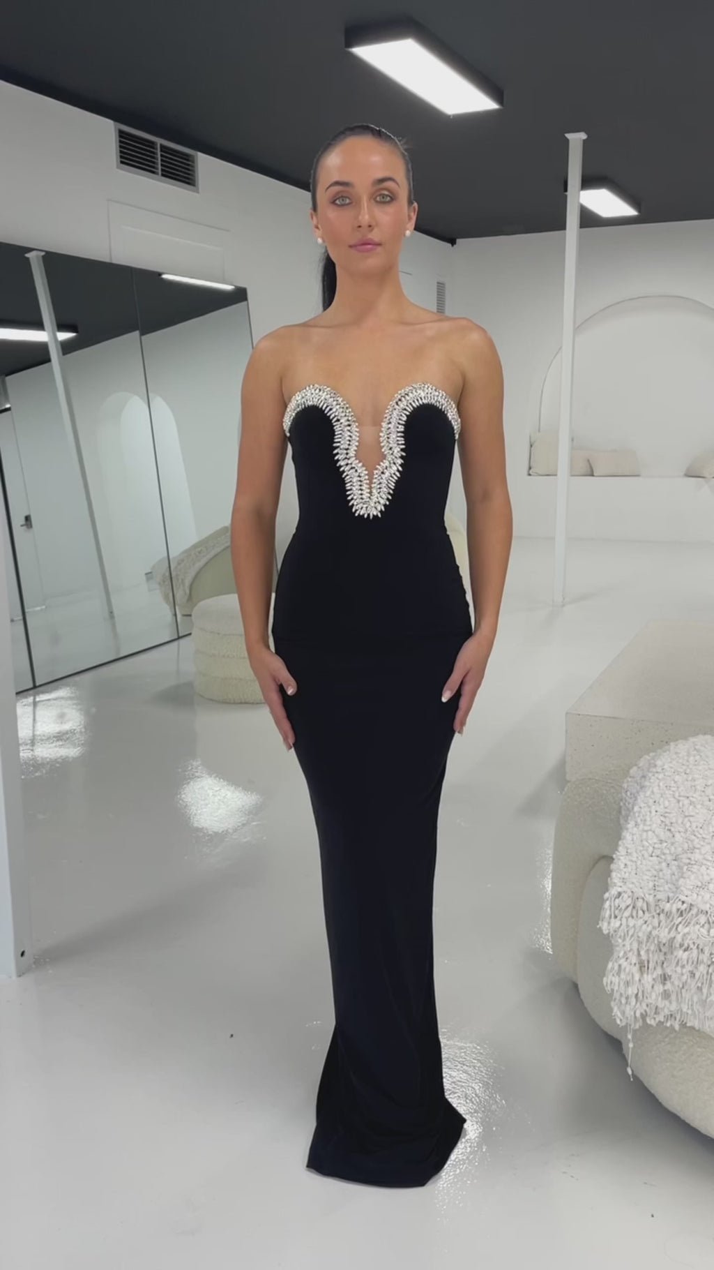 Classica Gown in Black photo 6