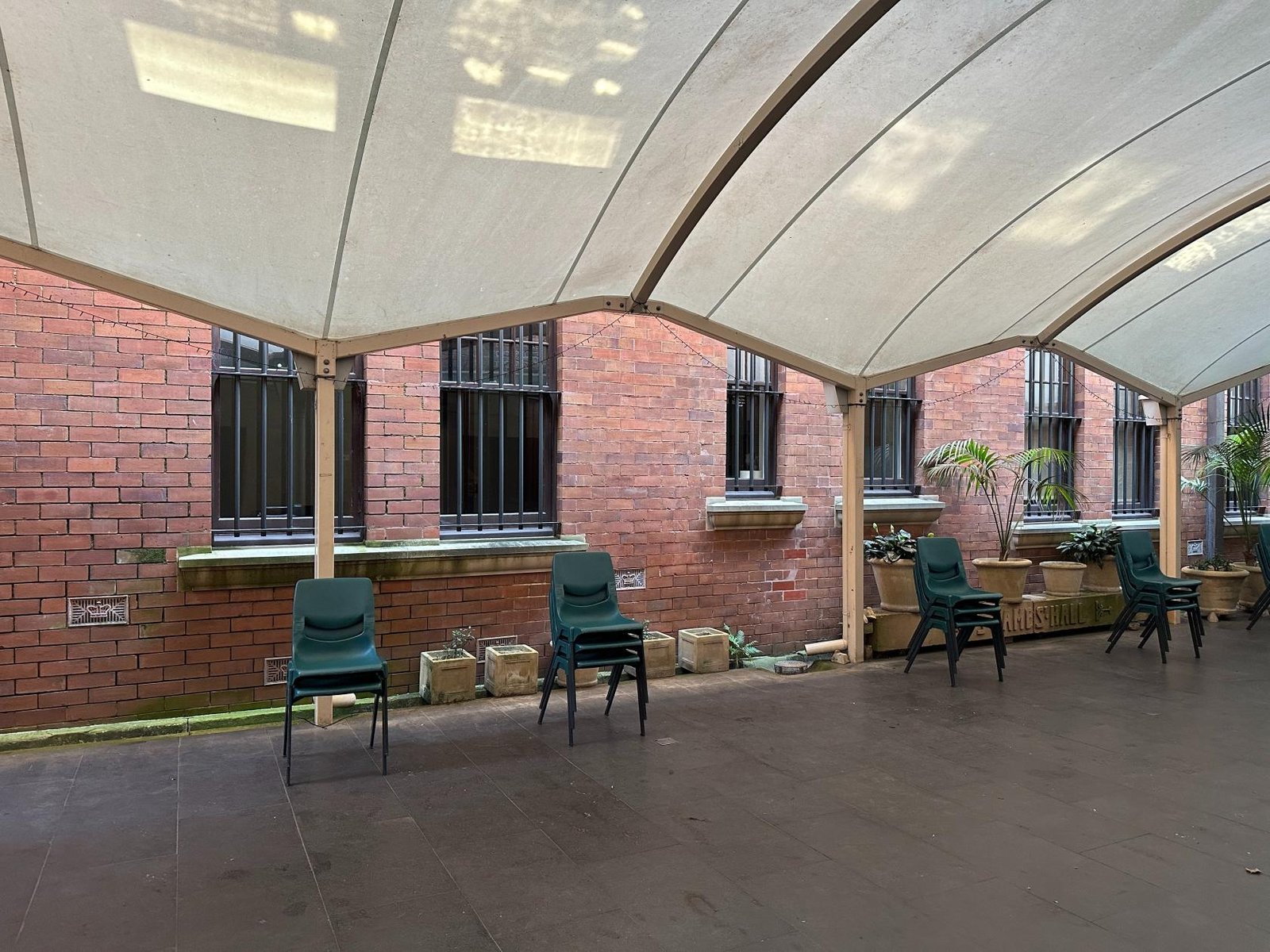 Covered Courtyard at Jardin St James photo 3