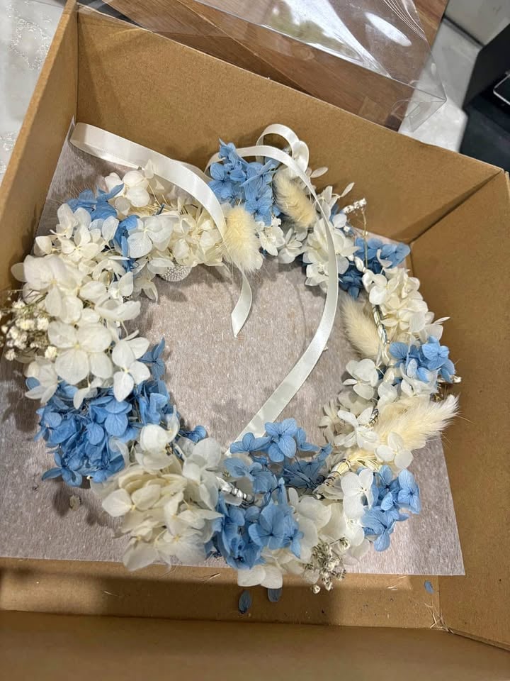 Preserved flower crown photo 3