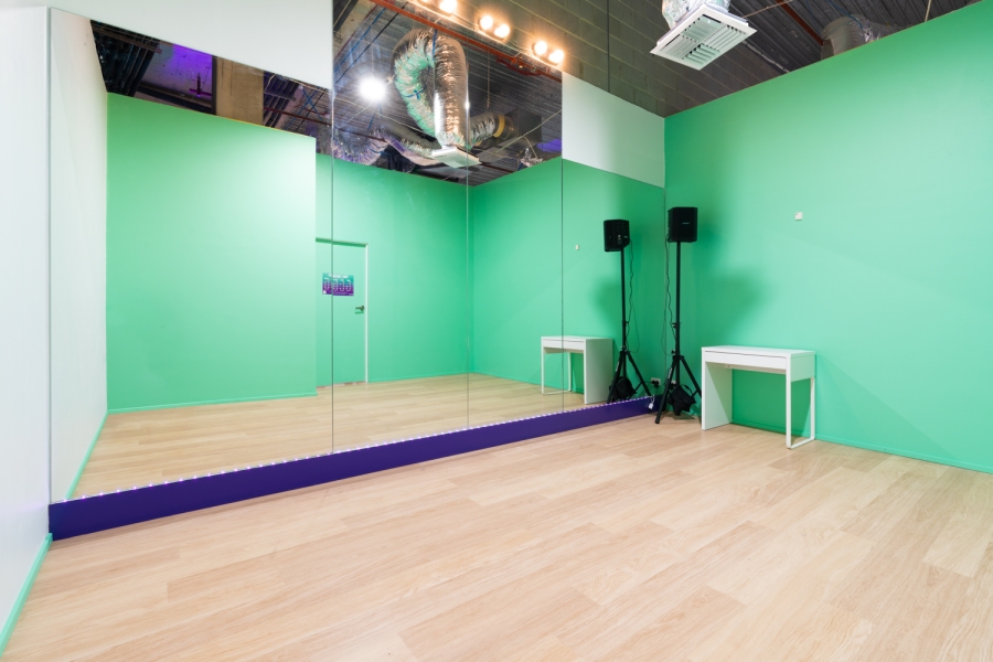 The MBassy Dance - Full Venue photo 7