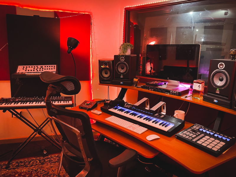 Songwriting/Production & Vocal Recording Studio photo 2