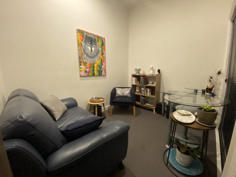 Quiet, private one-person well-equipped office photo 3