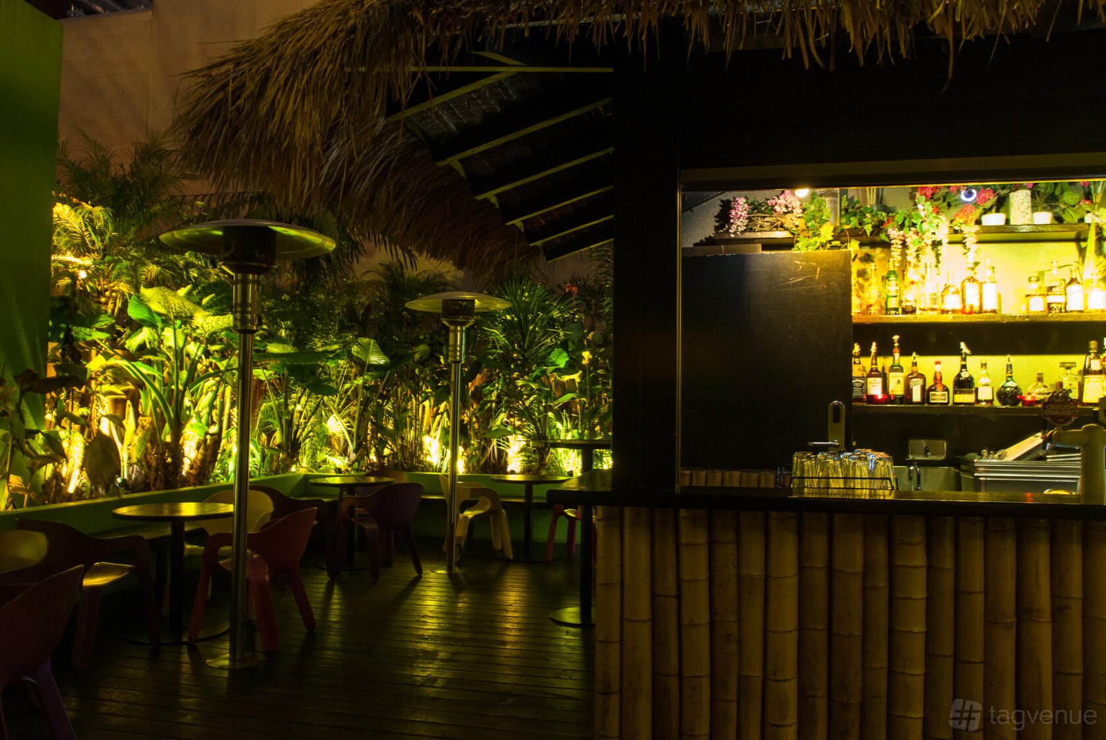 Hasti Bala and Deck Bar at The Carlton Club Hotel photo 5