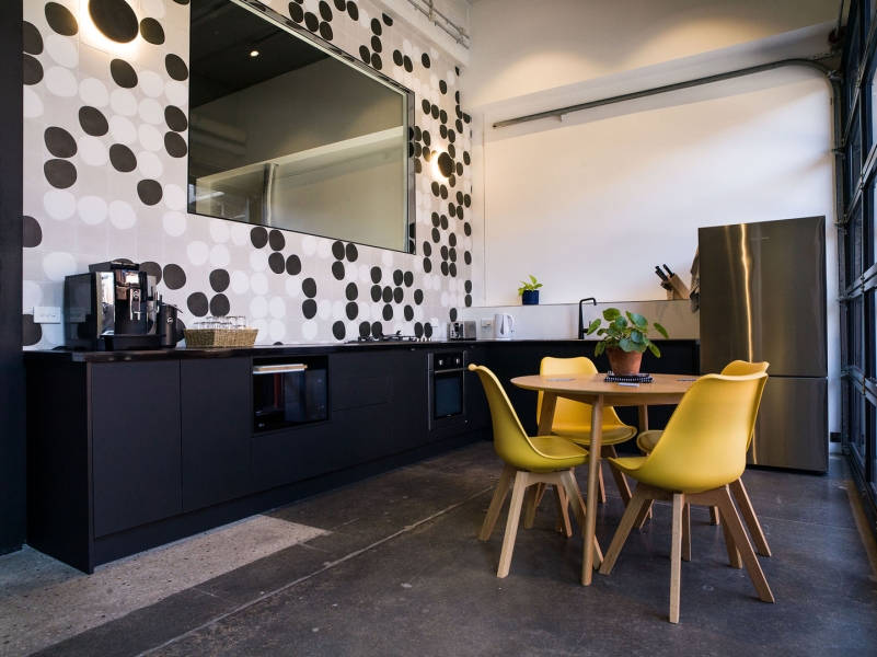 Glow Studios: G37 Boardroom photo 3